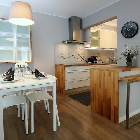 Spacious For 4 In Vuosaari شقة هلسنكي