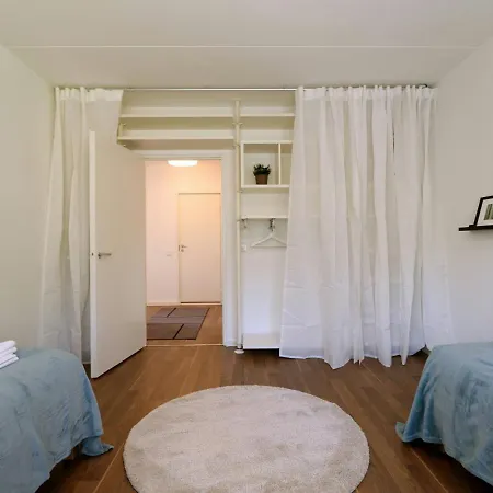 公寓 Spacious For 4 In Vuosaari *